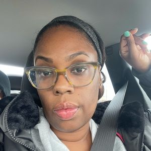 Meet your Posher, Alexia